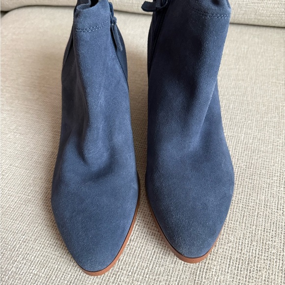 Violet & Red Women's Navy Ankle Boots - Picture 4 of 8